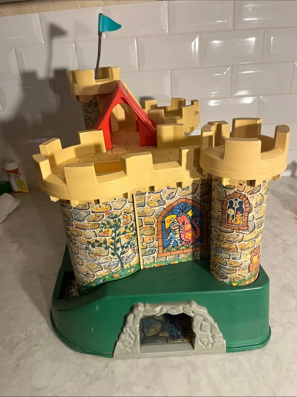 1974 Vintage Fisher Price Little People Play Family Castle #993